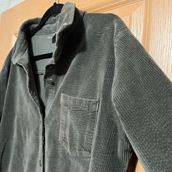Elan Corduroy Button Front Raw Edge Hem Shirt Jacket - Picture 5 of 10